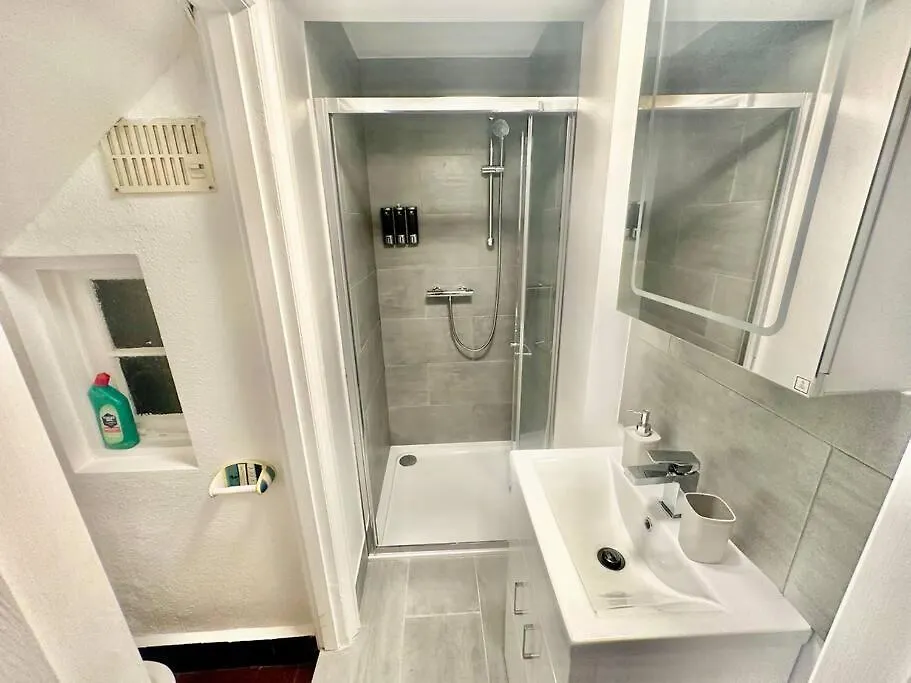 Holiday home 4 Bed House In Daneby Road,Se6 Villa Catford United Kingdom