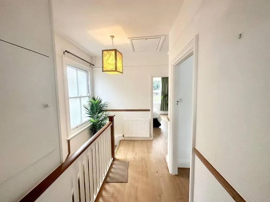 Holiday home 4 Bed House In Daneby Road,Se6 Villa Catford United Kingdom