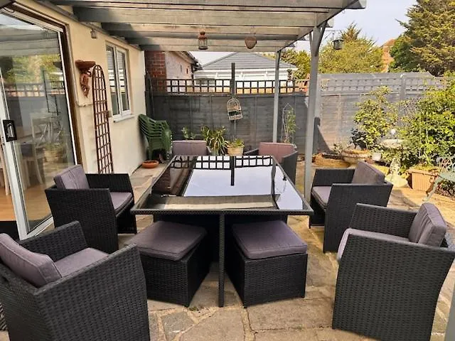 Holiday home 4 Bed House In Daneby Road,Se6 Villa Catford
